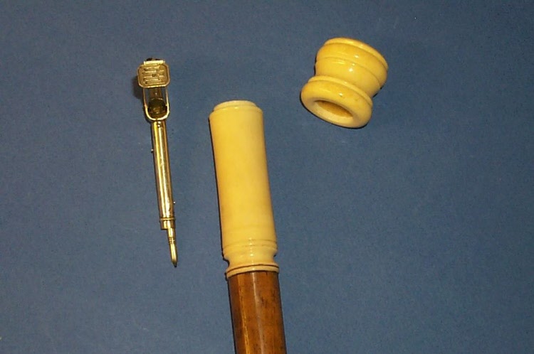 Maniglia In Ottone Massiccio Con Testa Di Teschio In Stile